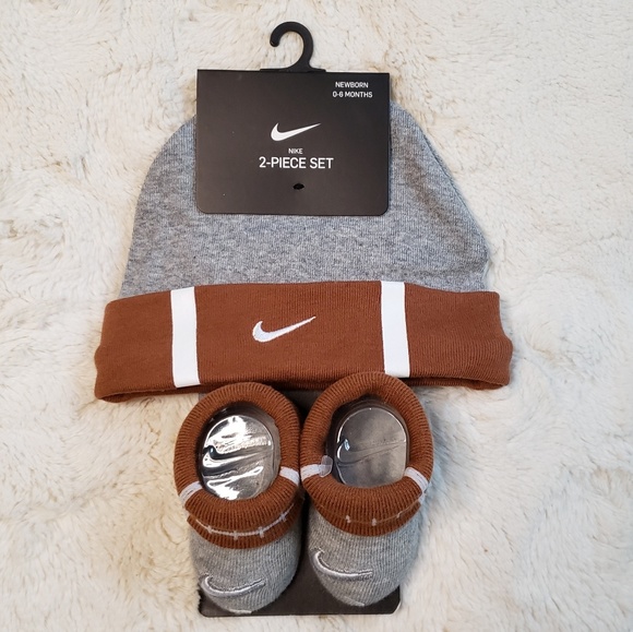Nike Other - NIKE 2-PIECE FUTURA SPORTS BALL CAP AND BOOTIE SET